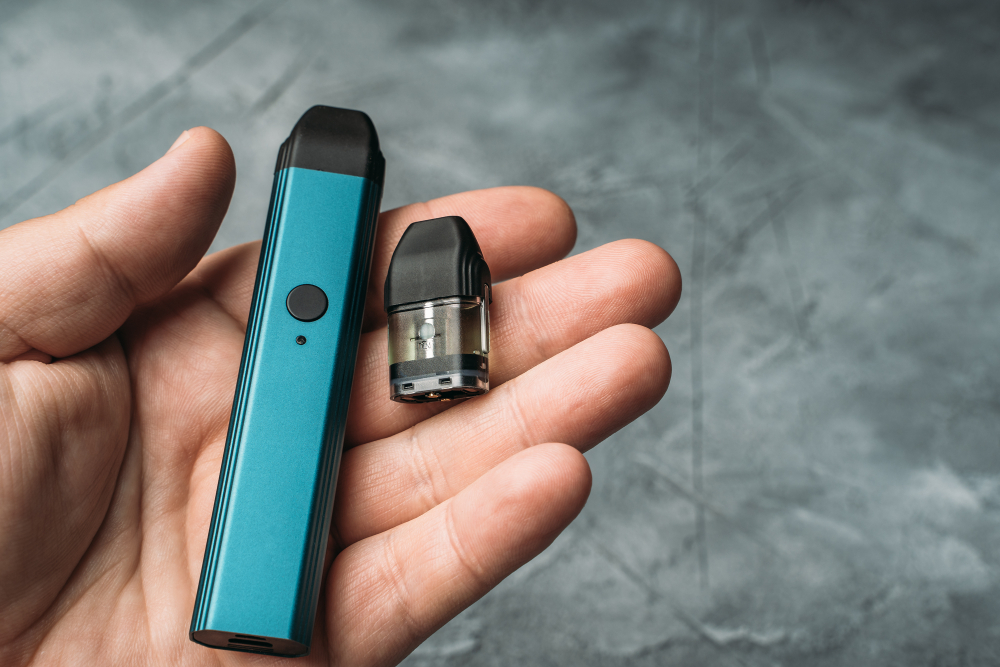 Vape,Pod,In,Male,Hand,Or,Pod,Mod,With,Changeable